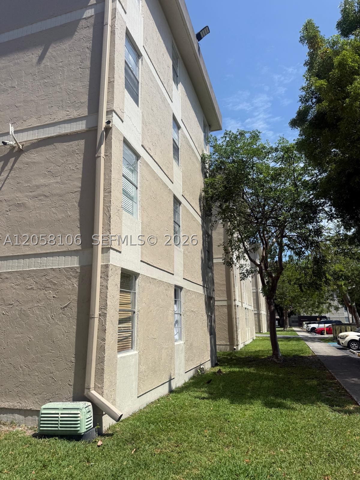 CAMBRIDGE CONDO - Residential