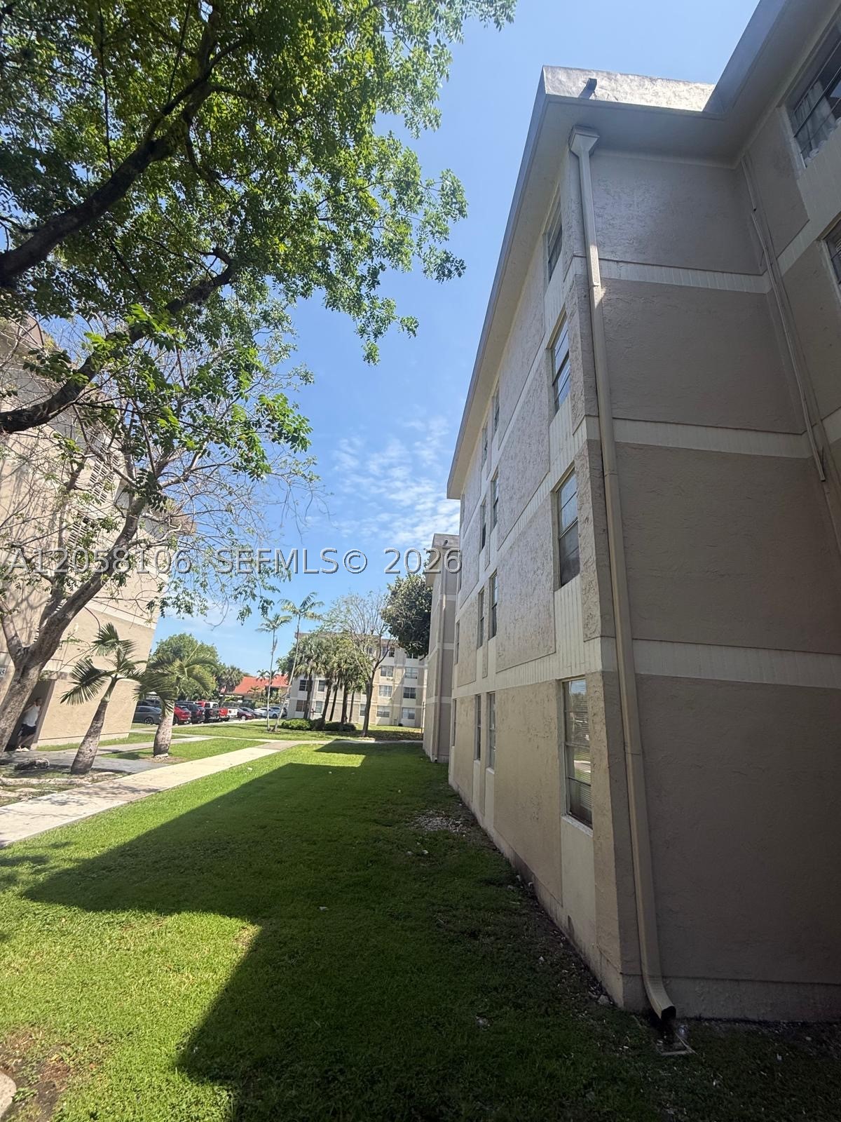 CAMBRIDGE CONDO - Residential