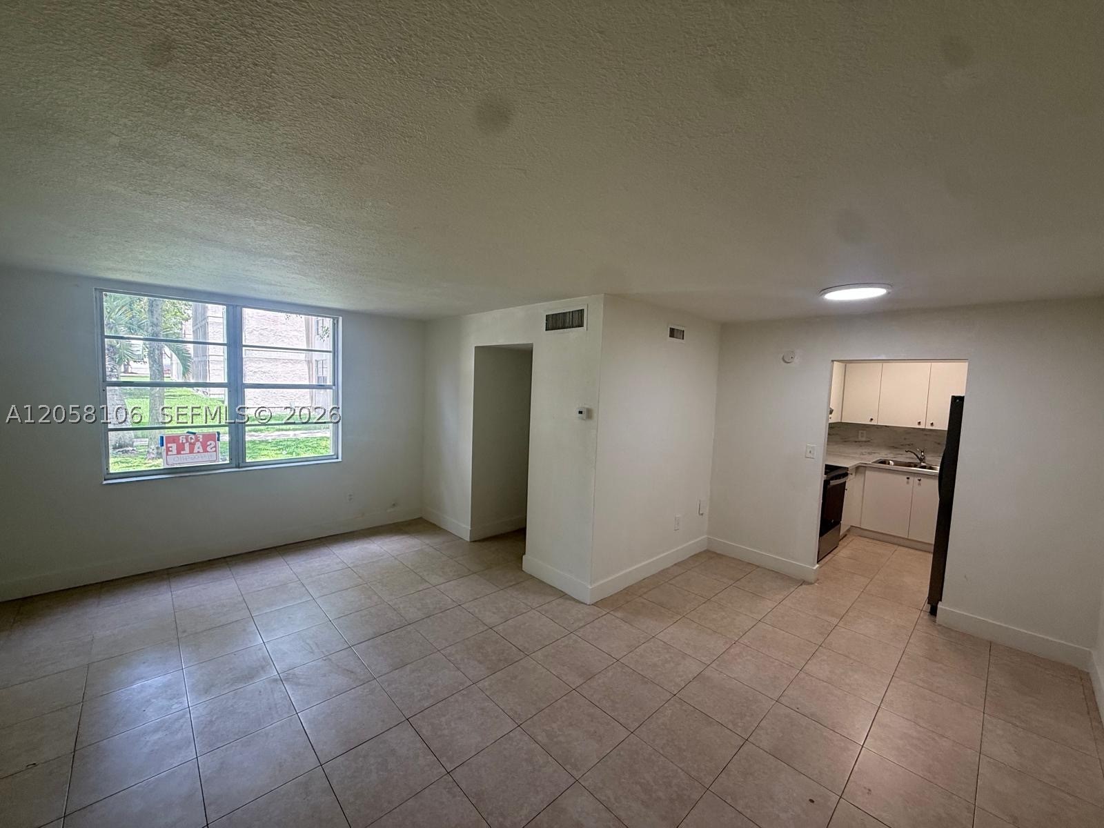CAMBRIDGE CONDO - Residential