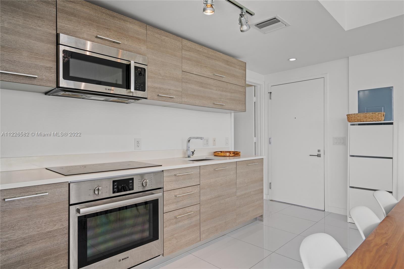 PARAISO BAY CONDO - Residential Lease