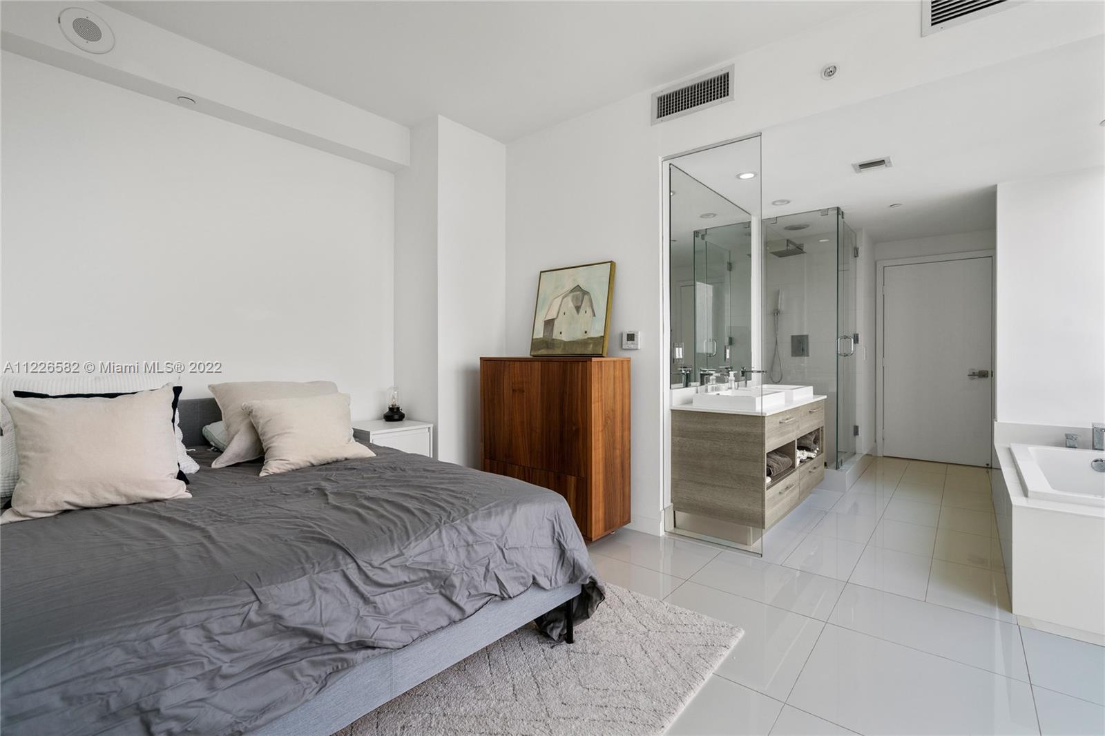 PARAISO BAY CONDO - Residential Lease