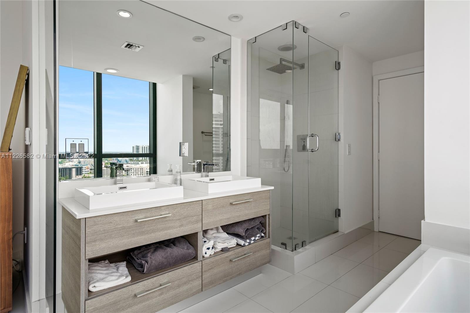 PARAISO BAY CONDO - Residential Lease
