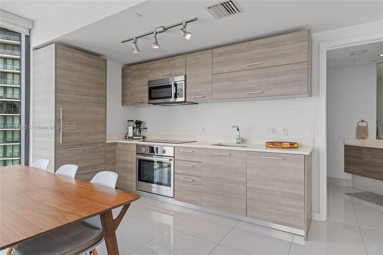 PARAISO BAY CONDO - Residential Lease