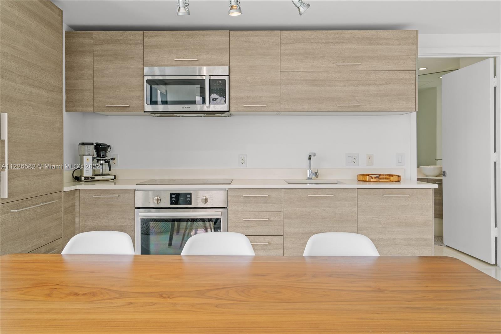 PARAISO BAY CONDO - Residential Lease