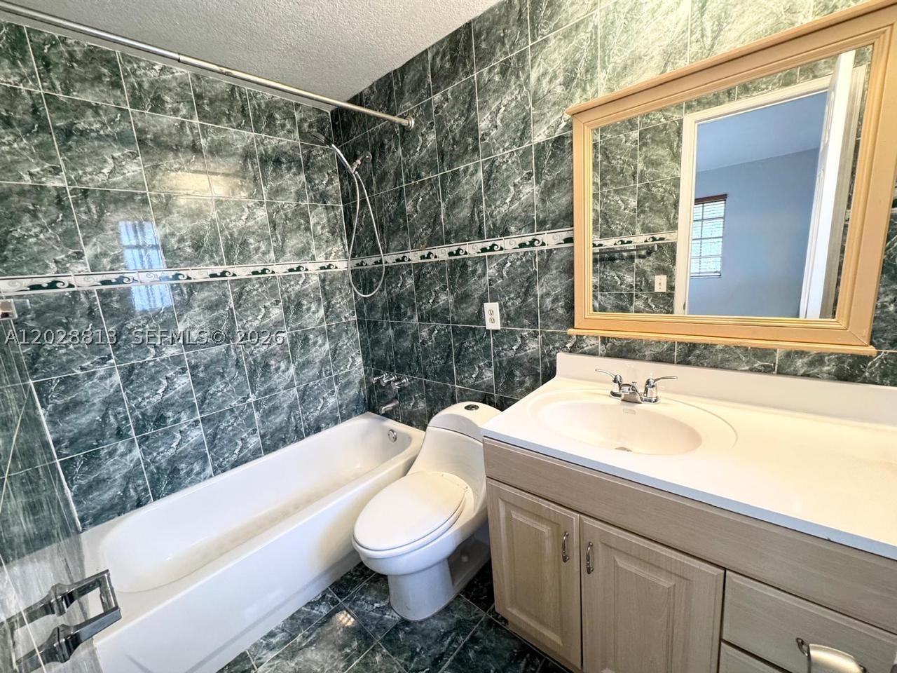 COURTYARDS AT KENDALL CON - Residential Lease