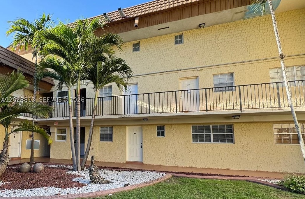 COURTYARDS AT KENDALL CON - Residential Lease