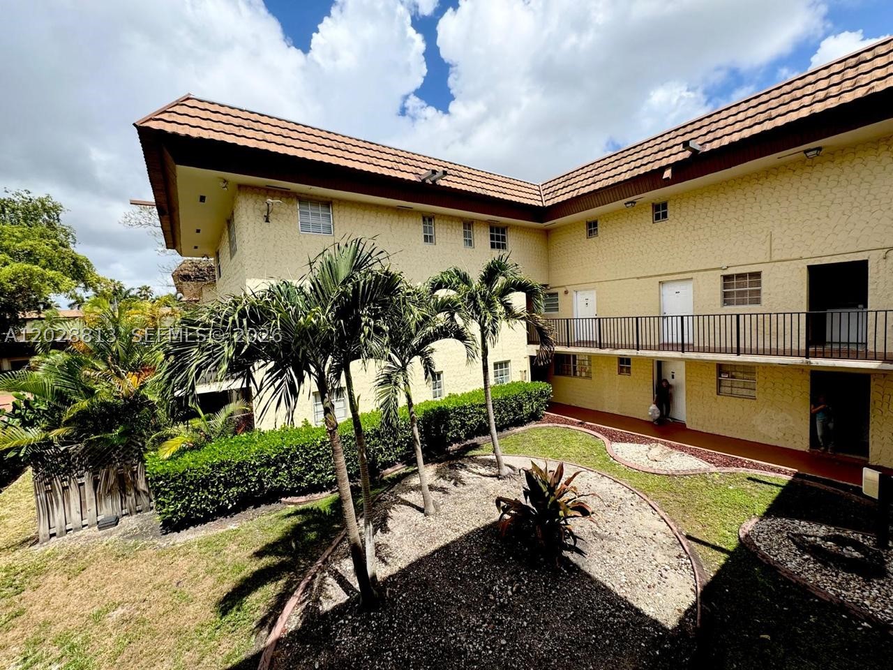 COURTYARDS AT KENDALL CON - Residential Lease