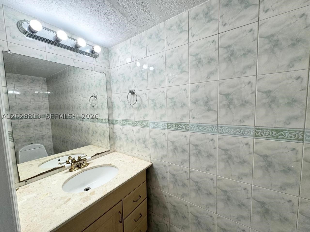 COURTYARDS AT KENDALL CON - Residential Lease