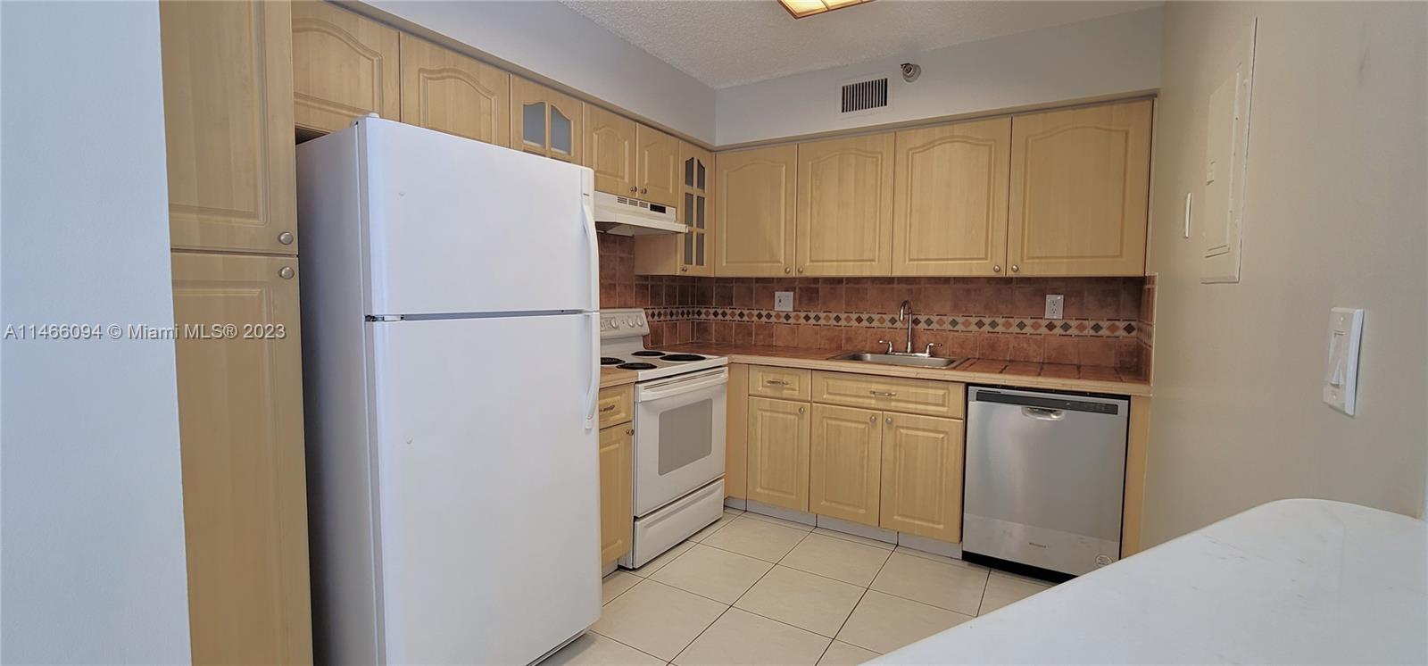 MYSTIC POINTE TOWER 600 - Residential Lease