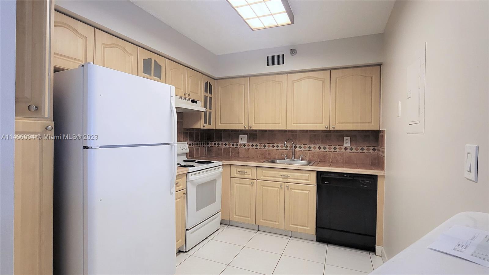 MYSTIC POINTE TOWER 600 - Residential Lease