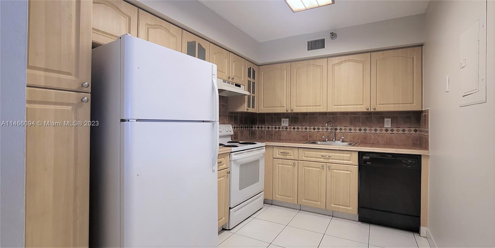 MYSTIC POINTE TOWER 600 - Residential Lease