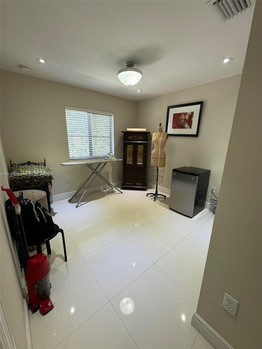 THE COURTS AT BAYSHORE I - Residential