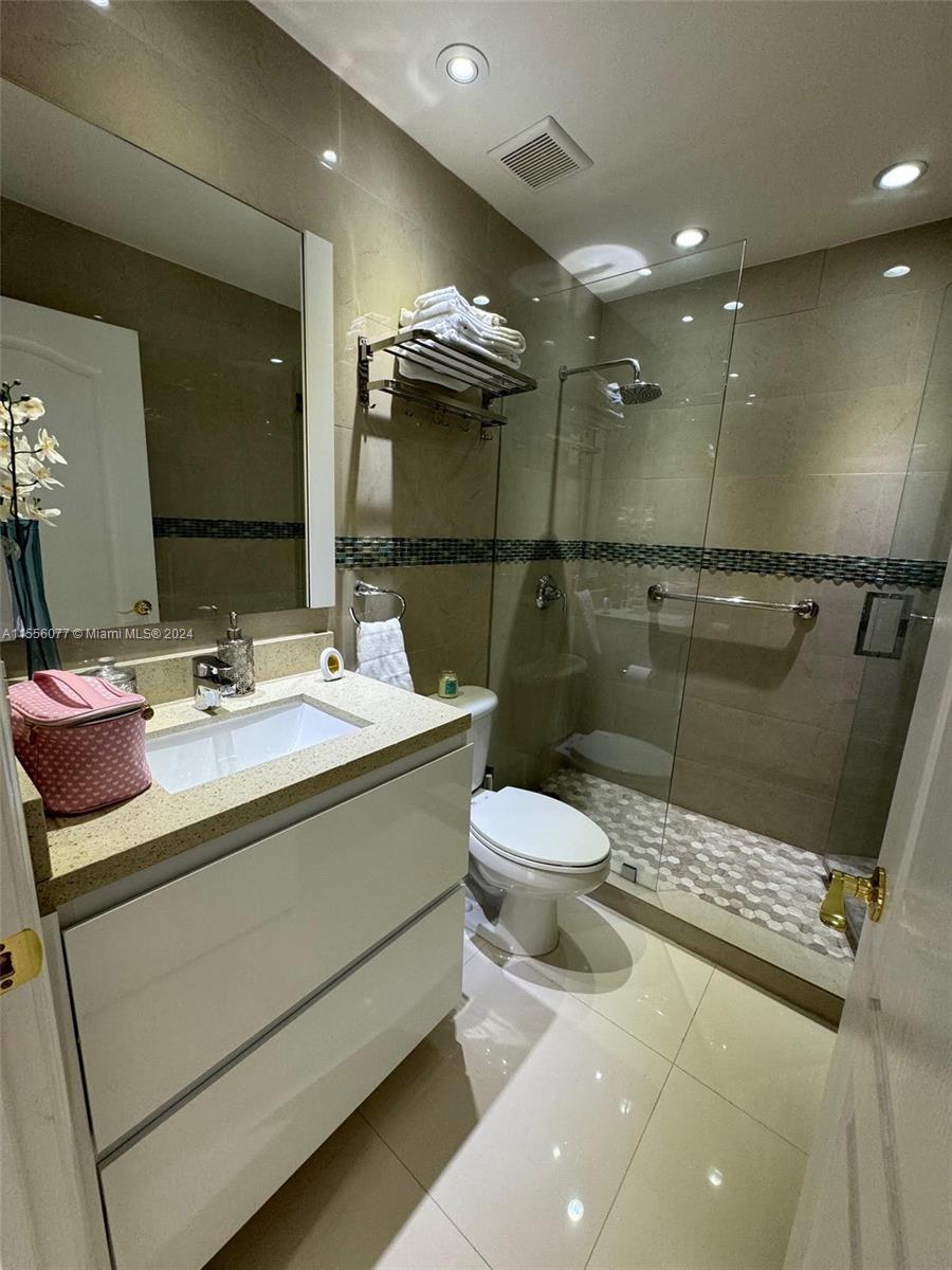 THE COURTS AT BAYSHORE I - Residential