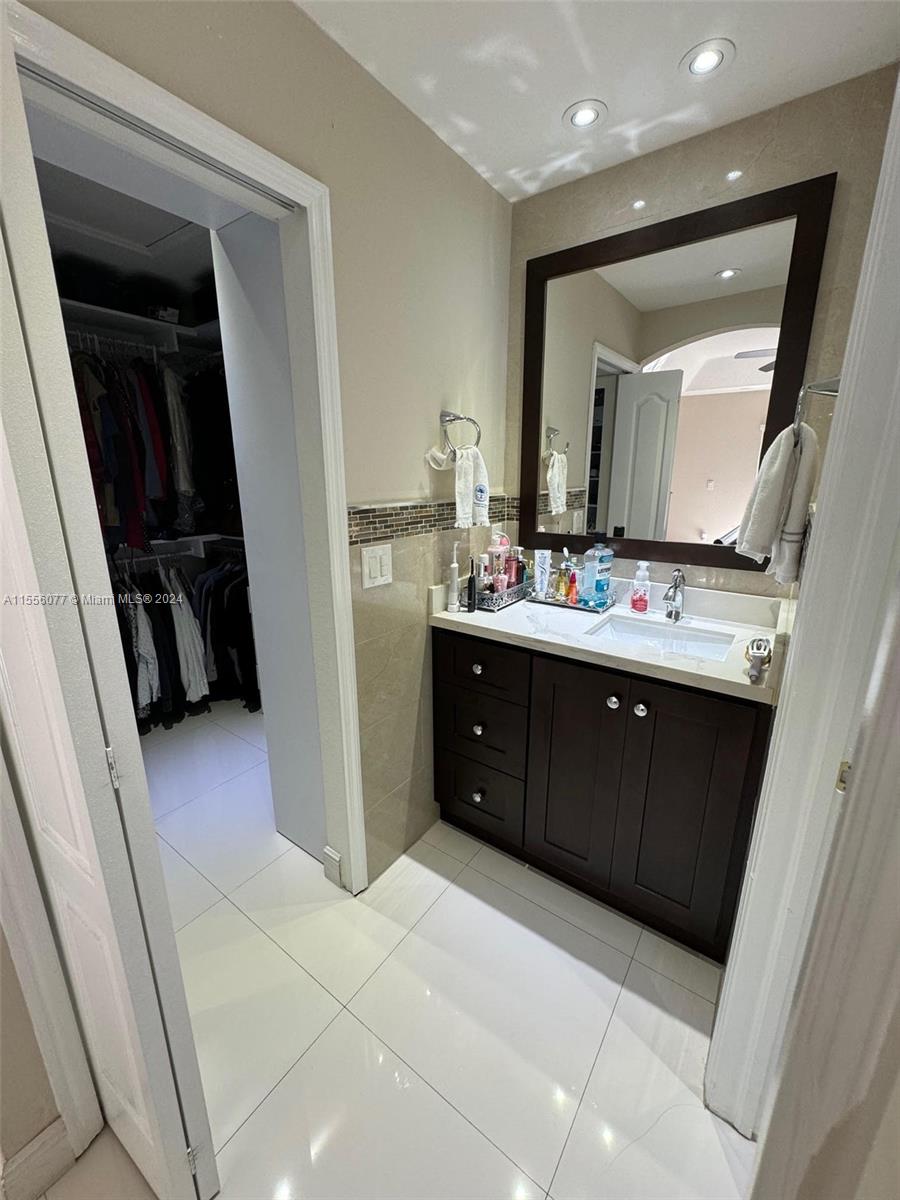 THE COURTS AT BAYSHORE I - Residential