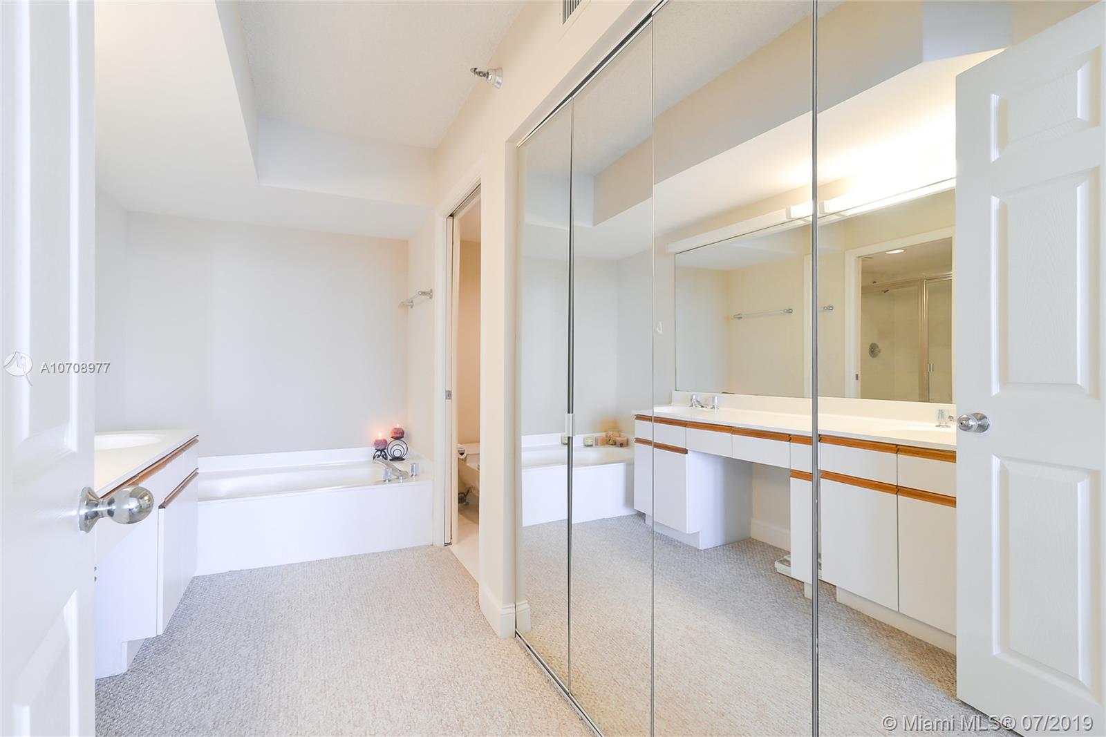 MYSTIC POINTE TOWER 500 C - Residential