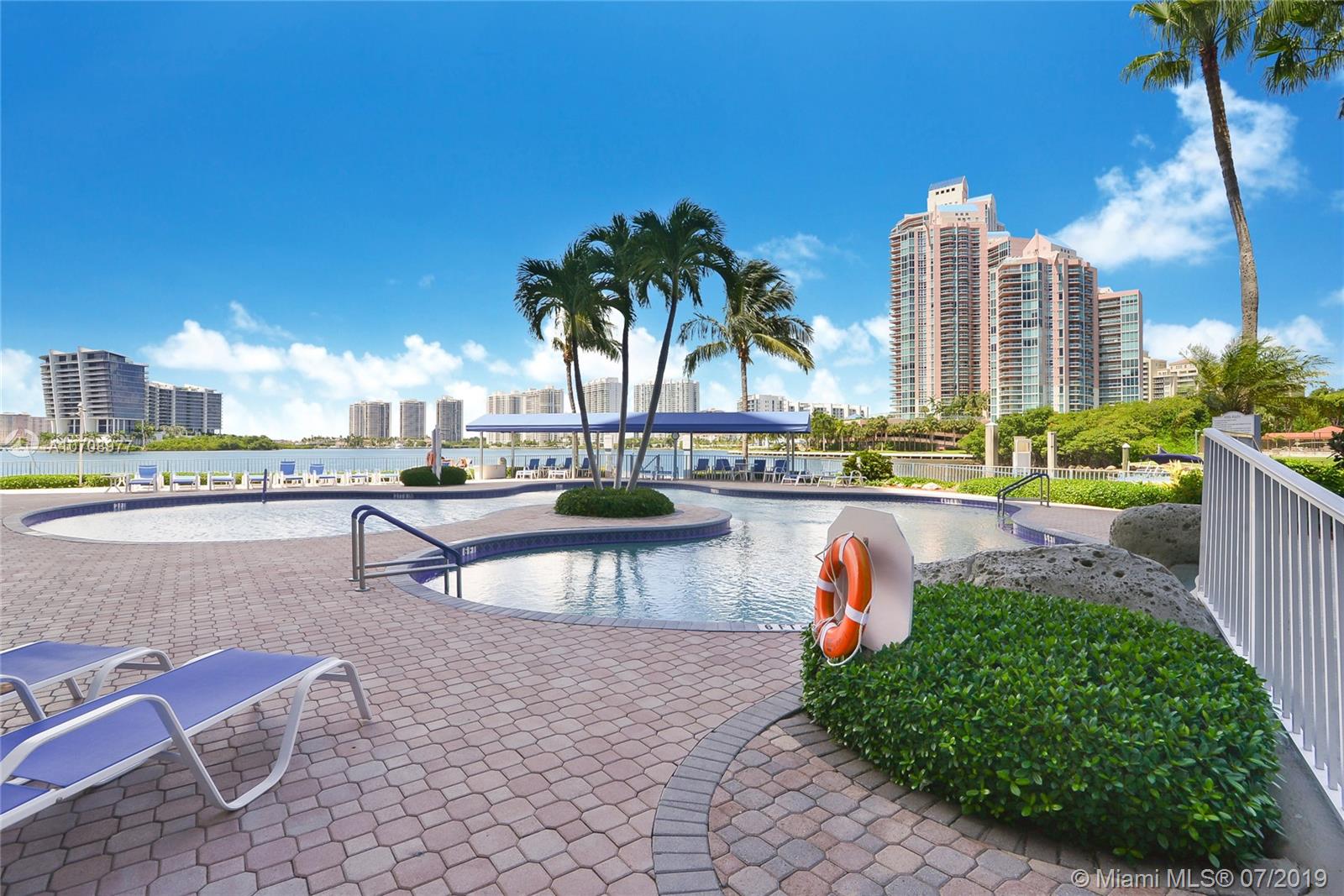MYSTIC POINTE TOWER 500 C - Residential