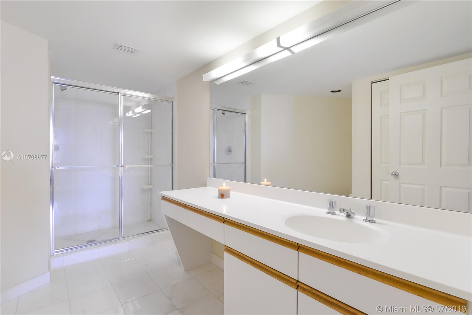 MYSTIC POINTE TOWER 500 C - Residential
