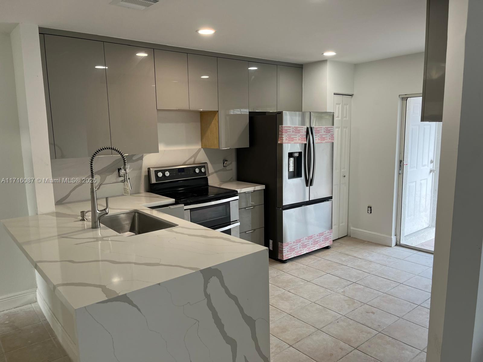 HEFTLERS LAGO MAR WEST - Residential Lease
