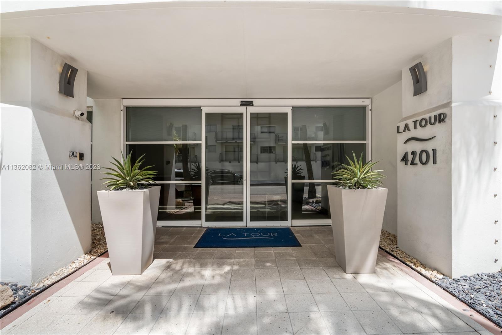 LA TOUR CONDO - Residential