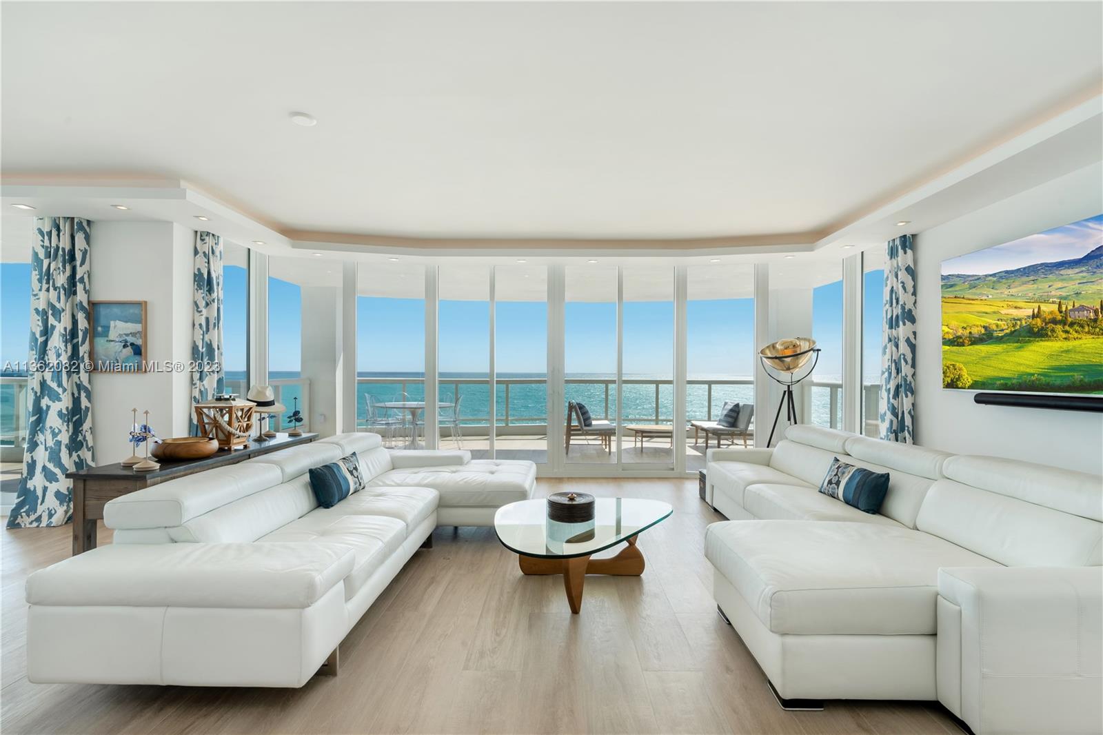 LA TOUR CONDO - Residential