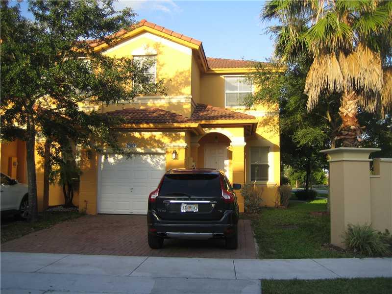 Great opportunity to rent a corner unit at Antillas, located in the exclusive Doral. Townhouse has 3 bedrooms (all upstairs), two baths and a half bathrooms and one car garage. First floor is fully tile and second floor has wood floor.