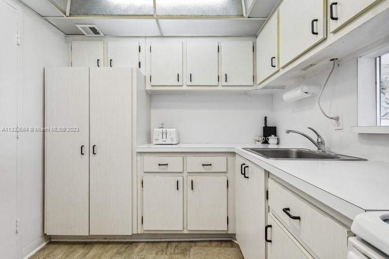 THE PRESIDENTIAL CONDO - Residential