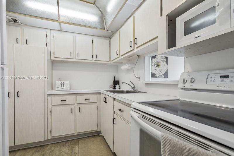 THE PRESIDENTIAL CONDO - Residential