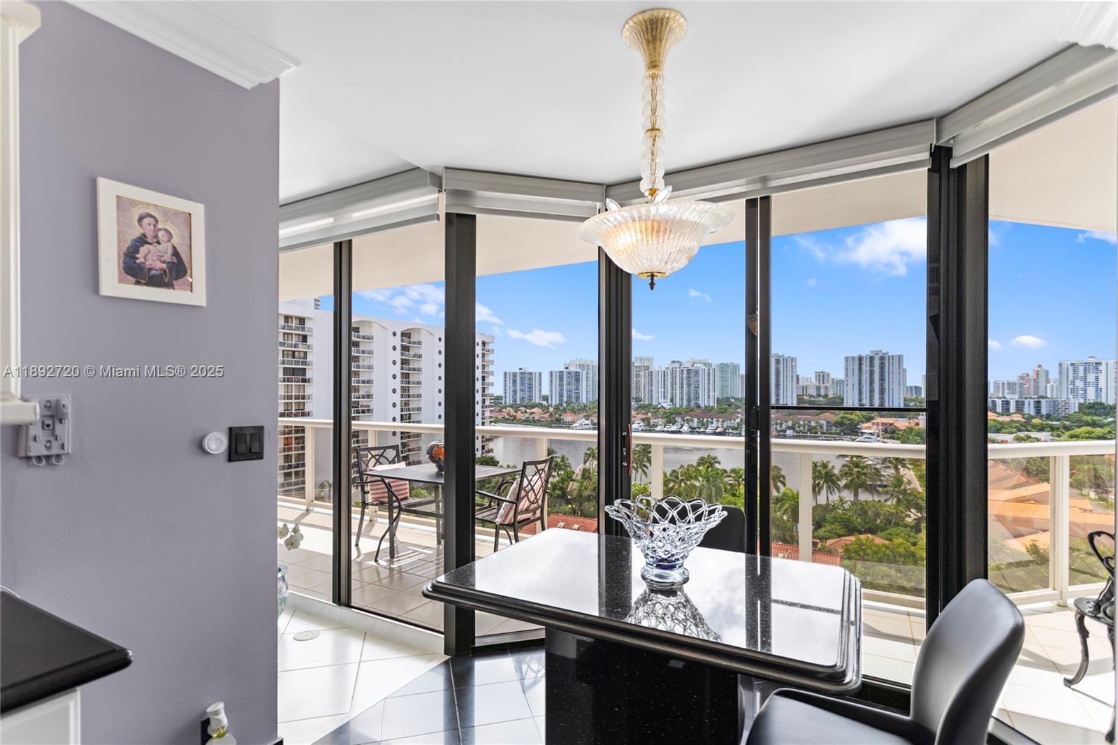 HARBOR TWS AT THE WATERWA - Residential