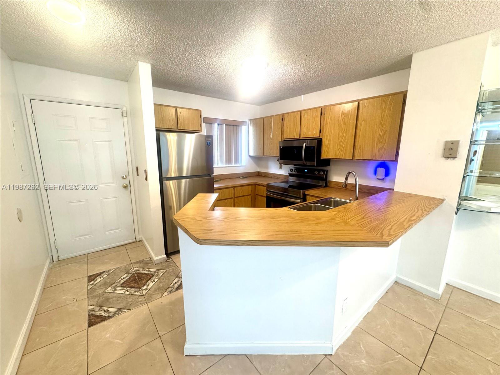 LAKESHORE AT UNIVERSITY P - Residential