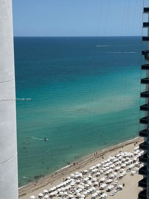 Prestigious One of a Kind Trump Royle CONDO in Sunny Isles Beach FL 33160!!! Light and Bright 
2 Br.+3Ba+Dinning Area+ Breakfast Bar. Fully Furnished Unit. His and Hers Bathroom w/Jacuzzi. Two Separate Balconies. Floor to Ceiling Windows with Ocean/Intracoastal Views. 10 Feet Ceilings, Electric Courtliness. Five Star Resort Amenities-Beach Club-Complementary Valet for Members and Guests, Pools, Tennis Court, Fitness Center with Wet and Dry Spa. Located in the Center Sunny Isles Beach between Bal Harbor, Golden Beach and Aventura. Directly Across RK Village Plazza with 50 Stores and 515 Parking Spaces. Walking Distance to Publix Supermarket and Local Schools. Owner Financing.