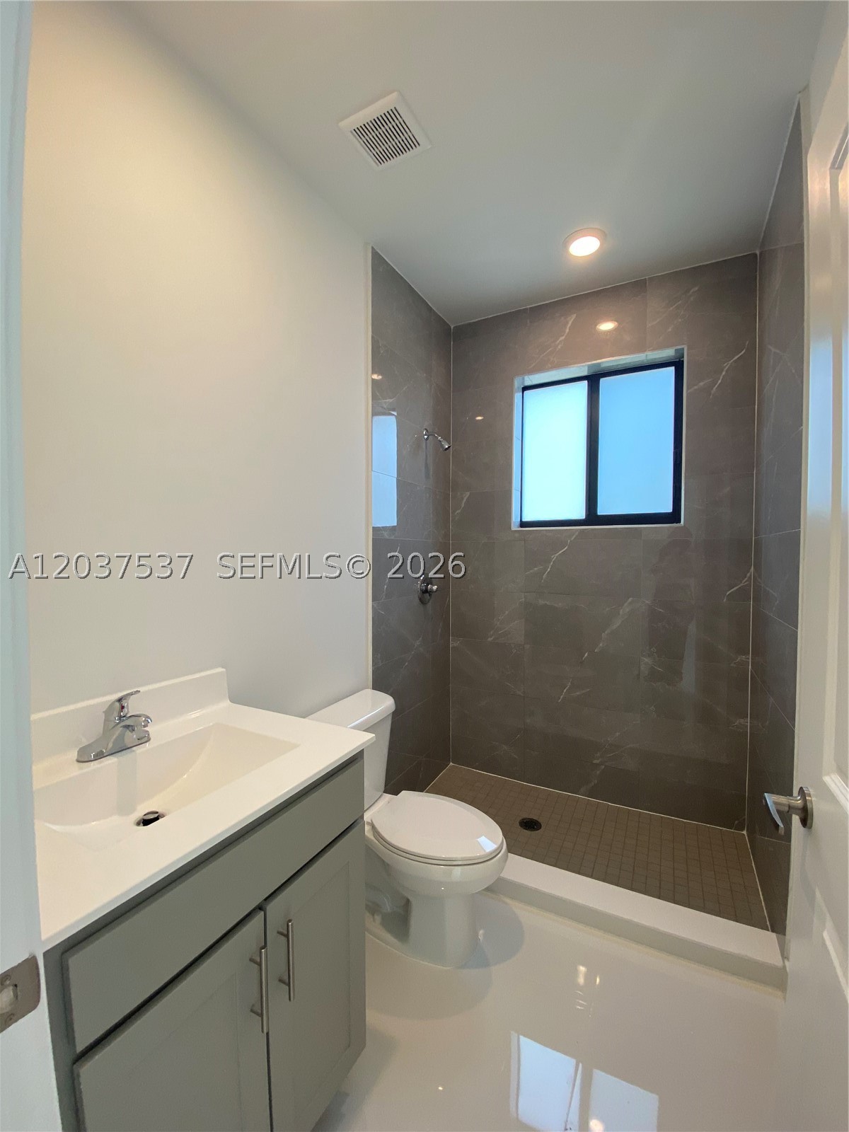 DEVCO VILLAS - Residential Lease