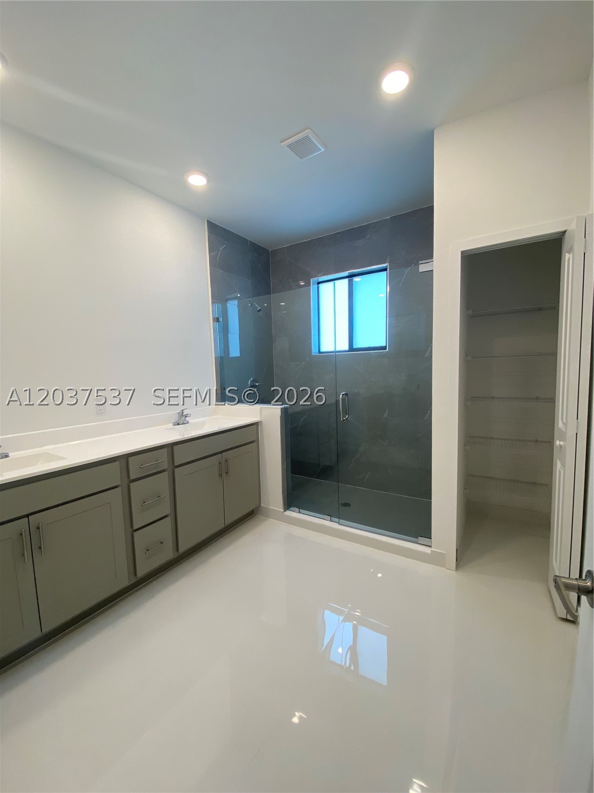 DEVCO VILLAS - Residential Lease