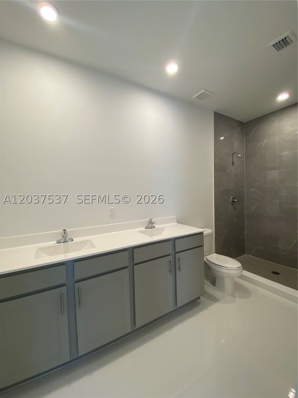 DEVCO VILLAS - Residential Lease