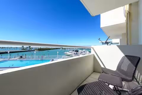 BAYSHORE YACHT & TENNIS C - Residential
