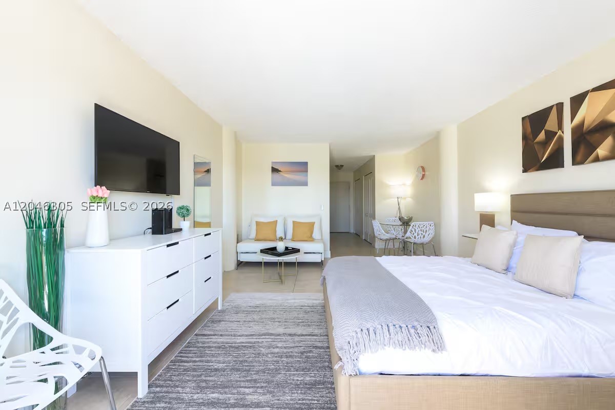BAYSHORE YACHT & TENNIS C - Residential