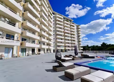 BAYSHORE YACHT & TENNIS C - Residential