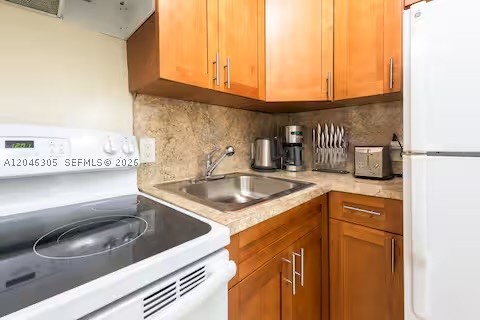 BAYSHORE YACHT & TENNIS C - Residential
