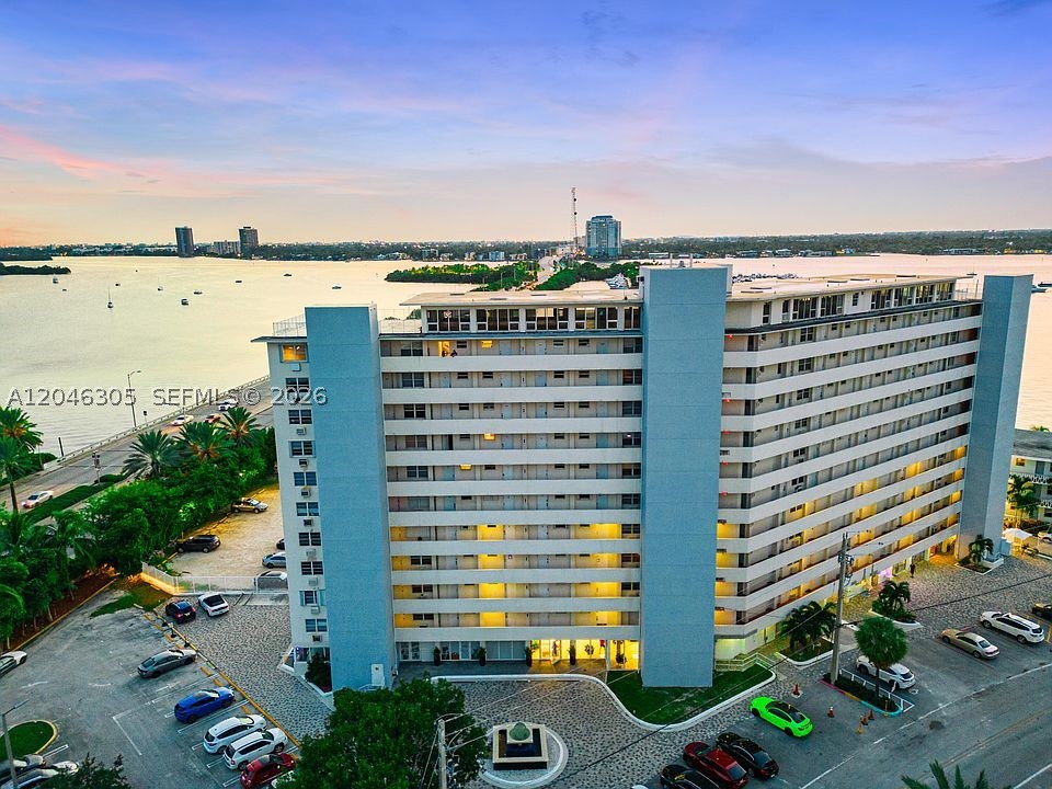 BAYSHORE YACHT & TENNIS C - Residential