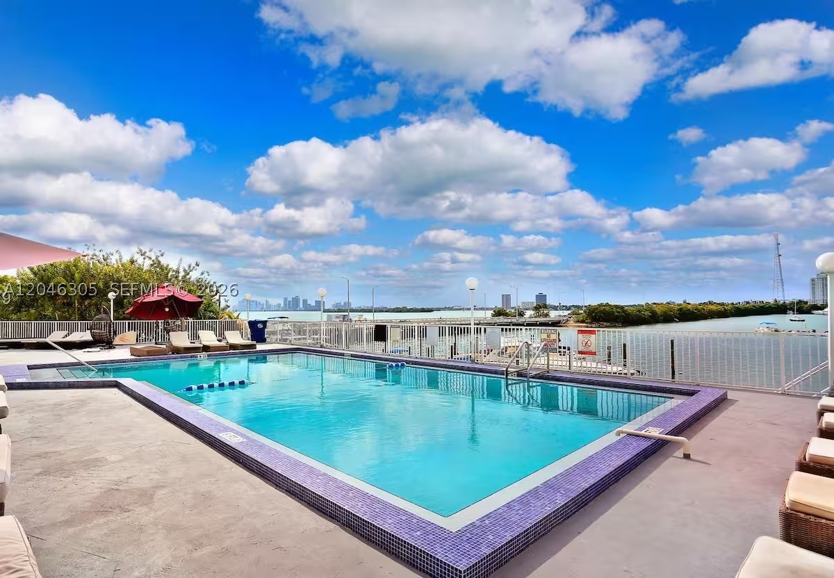 BAYSHORE YACHT & TENNIS C - Residential