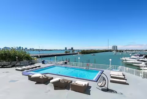 BAYSHORE YACHT & TENNIS C - Residential