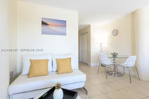 BAYSHORE YACHT & TENNIS C - Residential