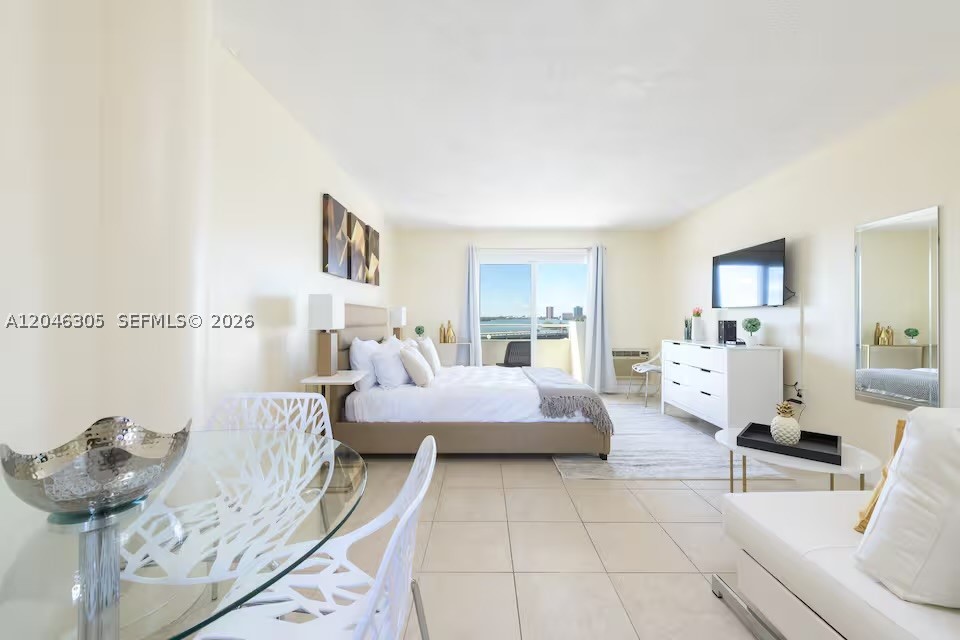 BAYSHORE YACHT & TENNIS C - Residential