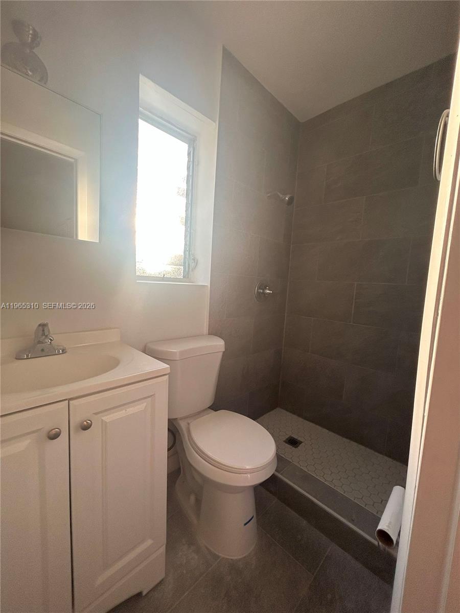 BISCAYNE SHORES CORR PLAT - Residential Income
