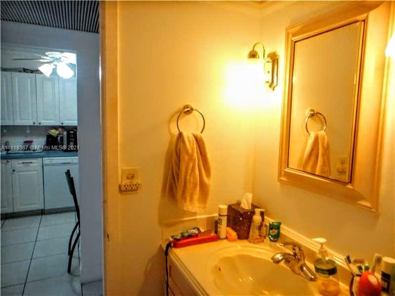 PARKER PLAZA ESTATES COND - Residential Lease