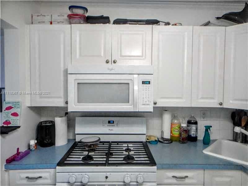 PARKER PLAZA ESTATES COND - Residential Lease