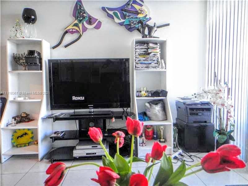 PARKER PLAZA ESTATES COND - Residential Lease