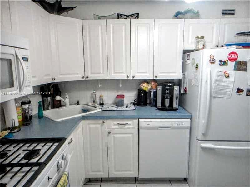 PARKER PLAZA ESTATES COND - Residential Lease