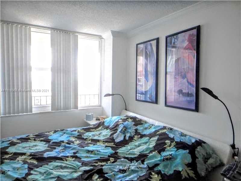 PARKER PLAZA ESTATES COND - Residential Lease