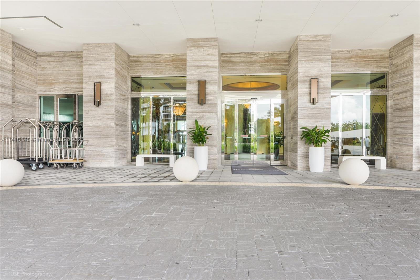 HAMPTONS SOUTH CONDO - Residential