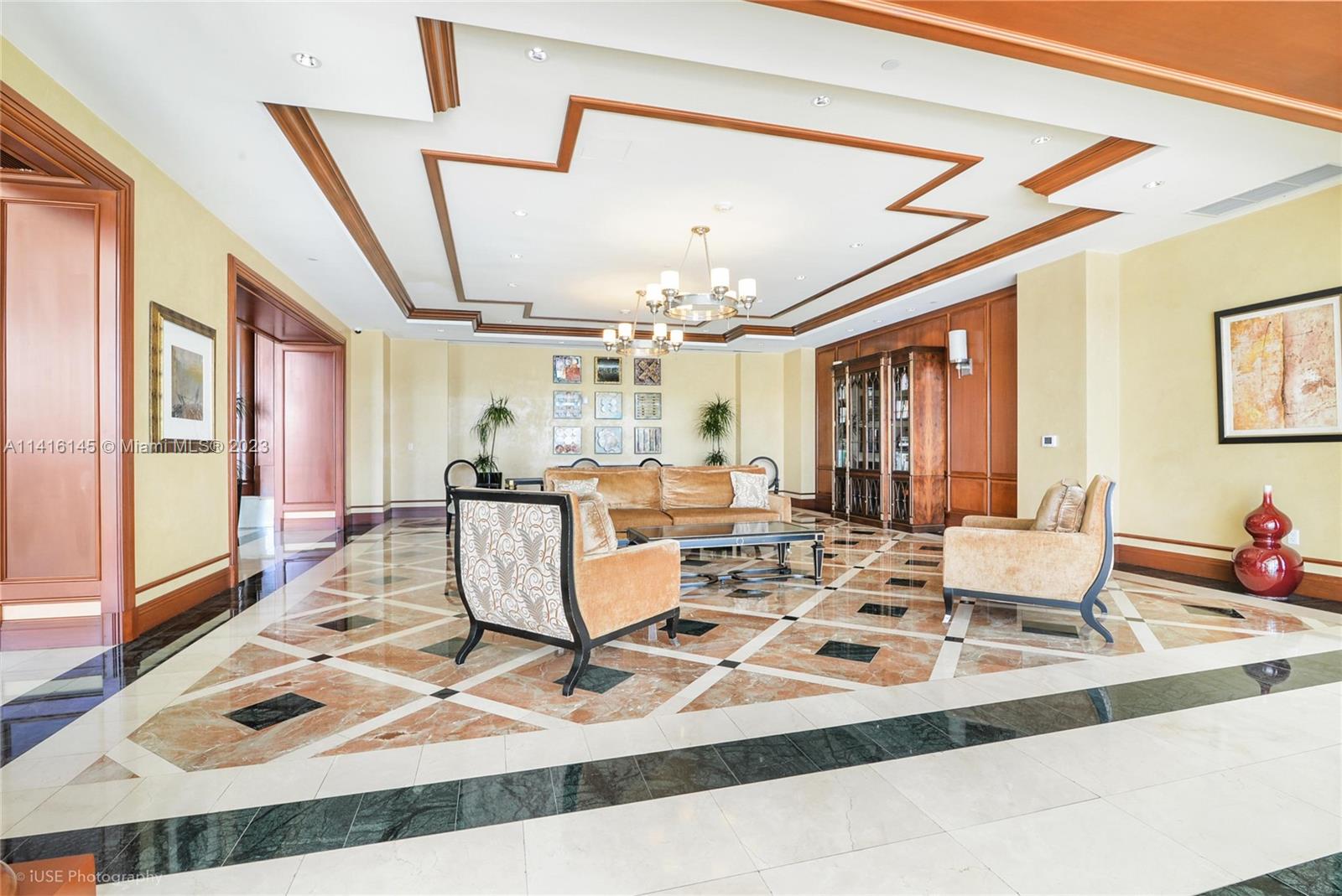 HAMPTONS SOUTH CONDO - Residential